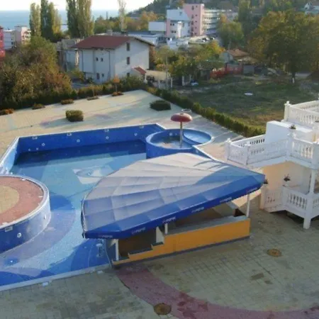 Dahlia Garden Golden Sands